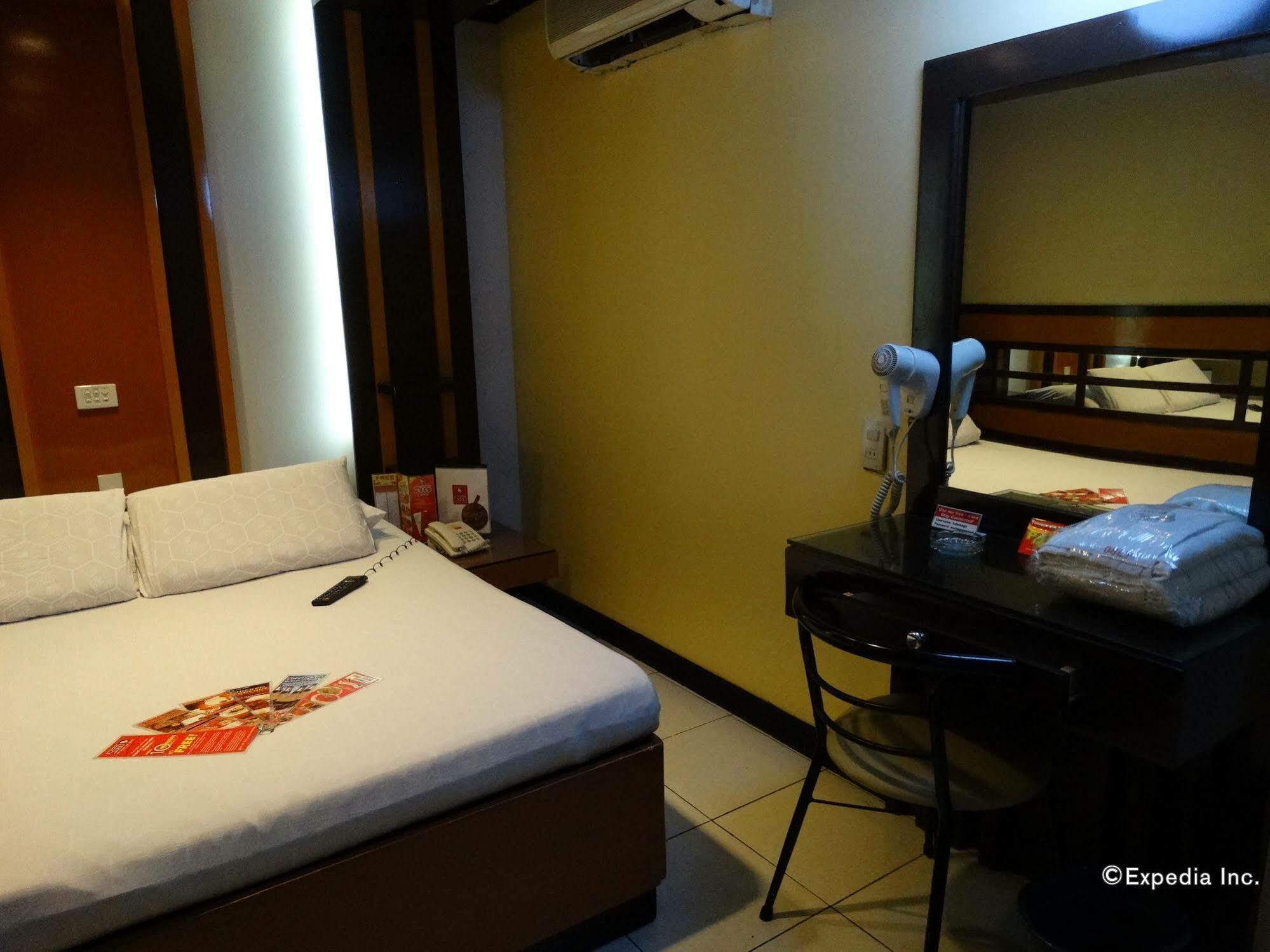 Hotel Sogo - Pasay Rotonda Екстер'єр фото