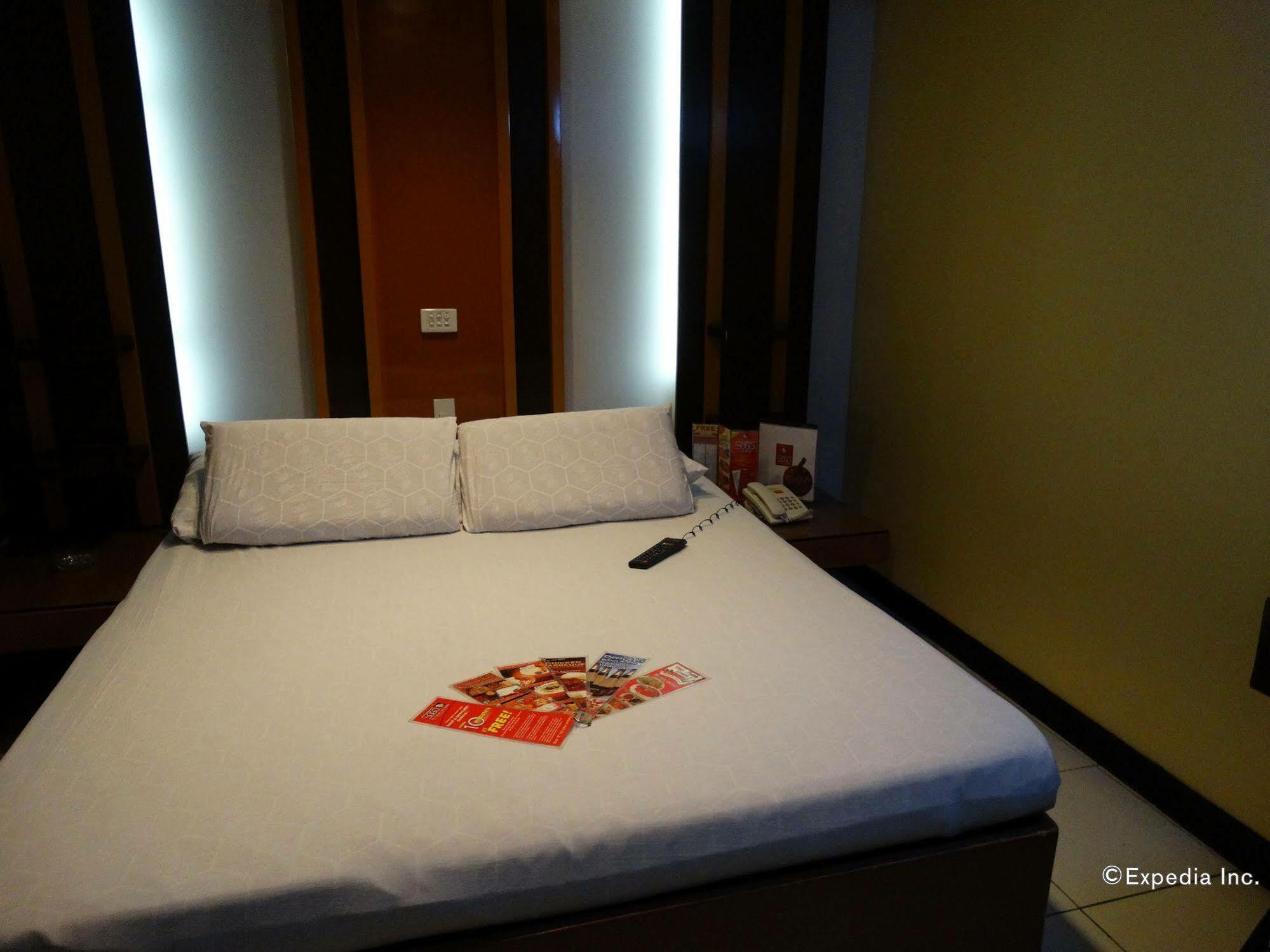 Hotel Sogo - Pasay Rotonda Екстер'єр фото